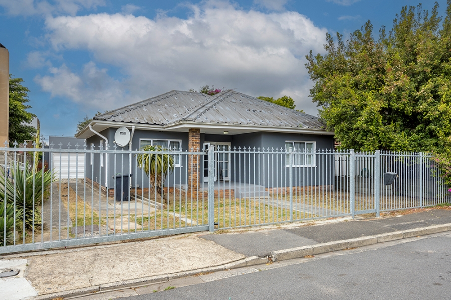 3 Bedroom Property for Sale in Oakdale Western Cape
